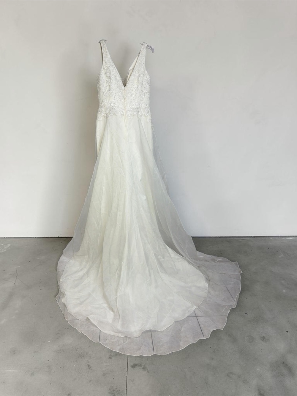 Size 12 V-Neck Lace Bodice Bridal Gown BELOVED by Casablanca Bridal - Picture 3 of 14
